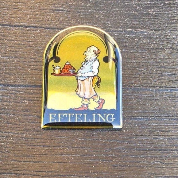 Efteling Pin Smidje met taart, Ophalen, Gebruikt, Button of Speldje