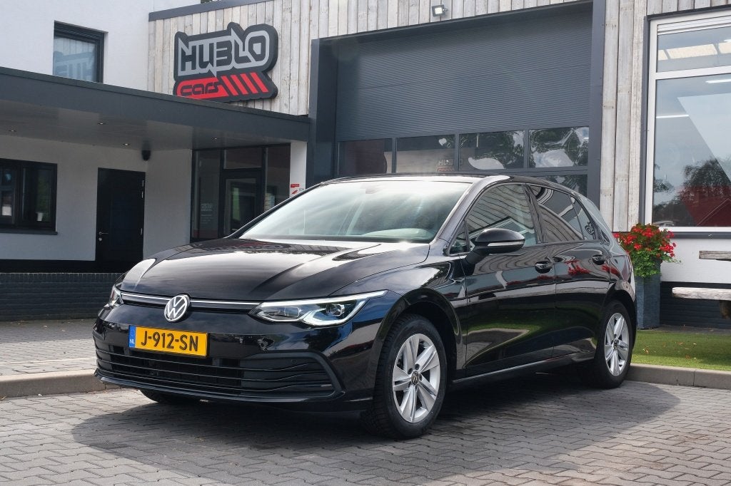 Volkswagen Golf 1.5 TSI Life Bns Camera, Adaptive Cruise, Or, Auto's, Volkswagen, 21 km/l, Dealer onderhouden, 4 cilinders, Zwart
