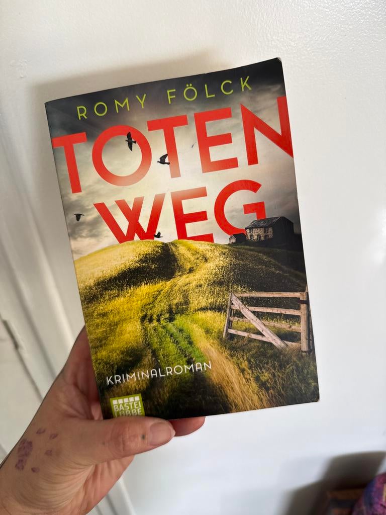 Totenweg - Romy Fölck - Kriminalroman, Boeken, Ophalen of Verzenden, Zo goed als nieuw