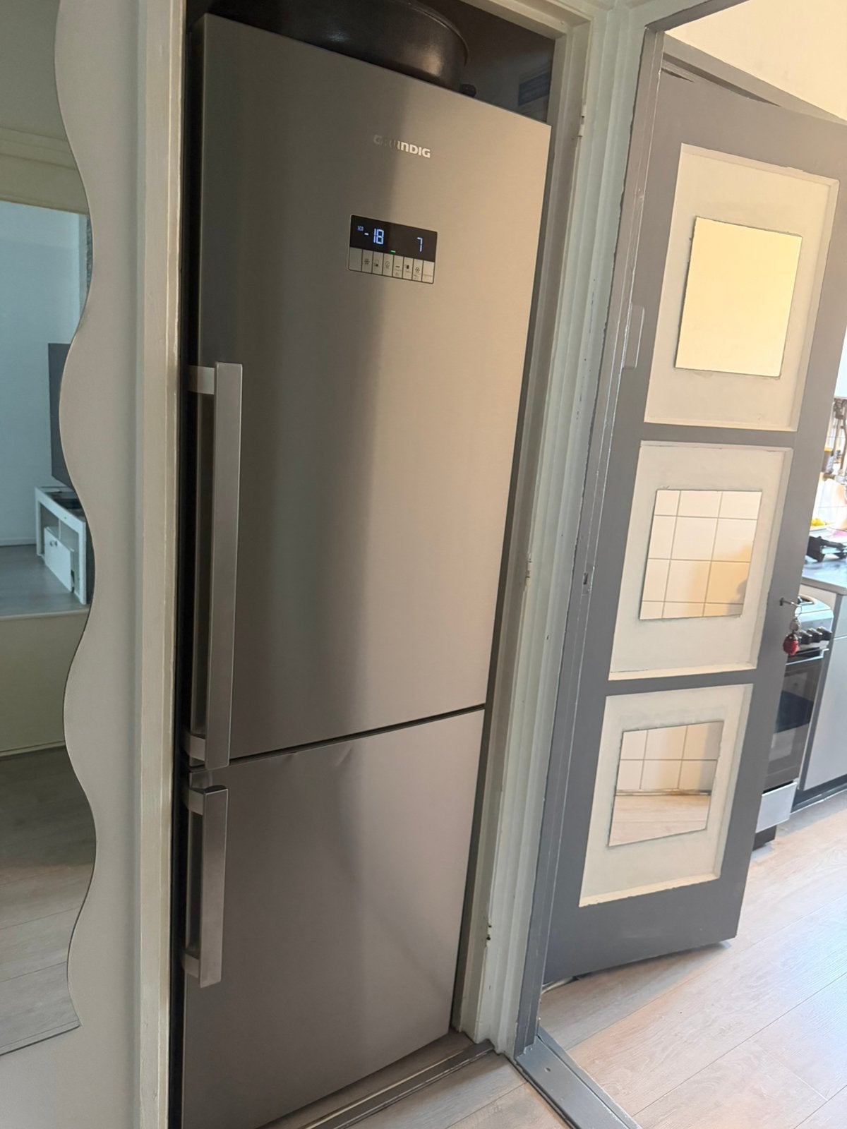 Grundig Koel-vriescombinatie – Zeer nette staat, Witgoed en Apparatuur, Koelkasten en IJskasten, Ophalen, 200 liter of meer, Met aparte vriezer