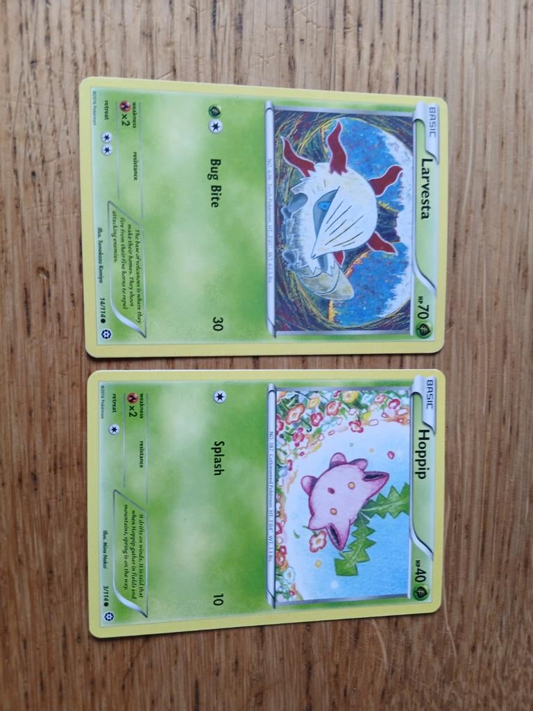 Pokémon Kaarten: Larvesta en Hoppip (2 kaarten), Ophalen of Verzenden, Gebruikt, Meerdere kaarten