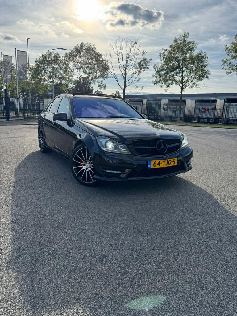 Mercedes-Benz C-Klasse C350 BE Aut7 2011 Zwart, Automaat, Achterwielaandrijving, 1800 kg, Zwart