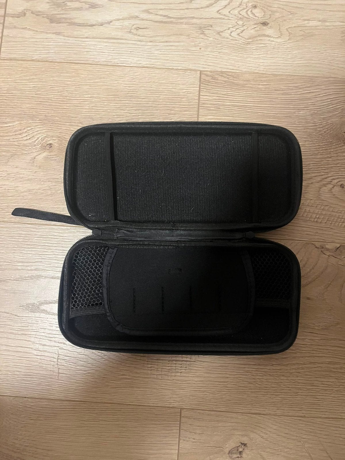 Nintendo Switch hoesje - Zwart, beschermend, Spelcomputers en Games, Ophalen of Verzenden, Gebruikt, Switch Lite, Hoesje, Tasje of Behuizing