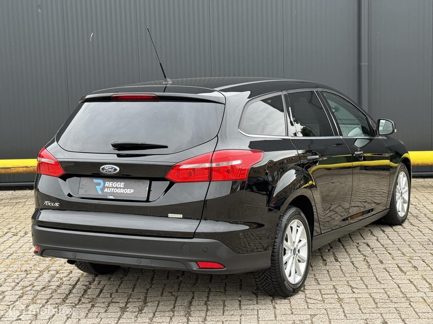 Ford Focus Wagon 1.0 Titanium PDC | CLIMA | NAVI | TOPSTAAT, 101 pk, Gebruikt, Euro 6, Zwart
