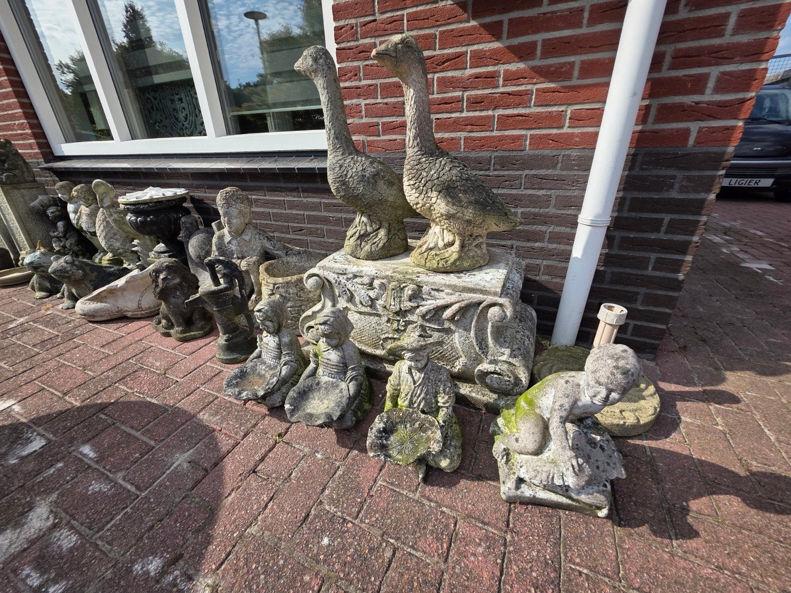 Diverse tuinbeelden, bloembakken, fonteinen en pilaren, Tuin en Terras, Ophalen, Gebruikt, Beton, Abstract beeld