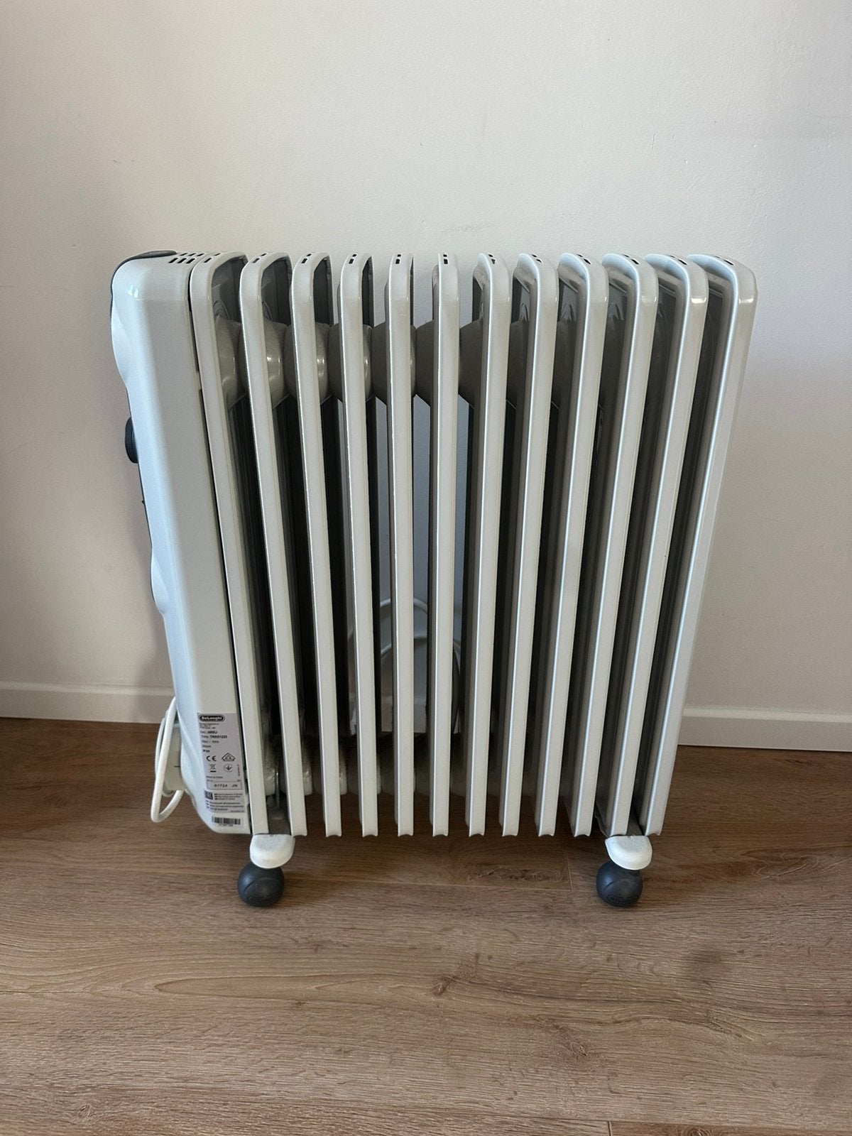 De’Longhi olieradiator 2500W – TRRS1225 – verrijdbaar, Doe-het-zelf en Verbouw, Verwarming en Radiatoren, Ophalen, 30 tot 80 cm