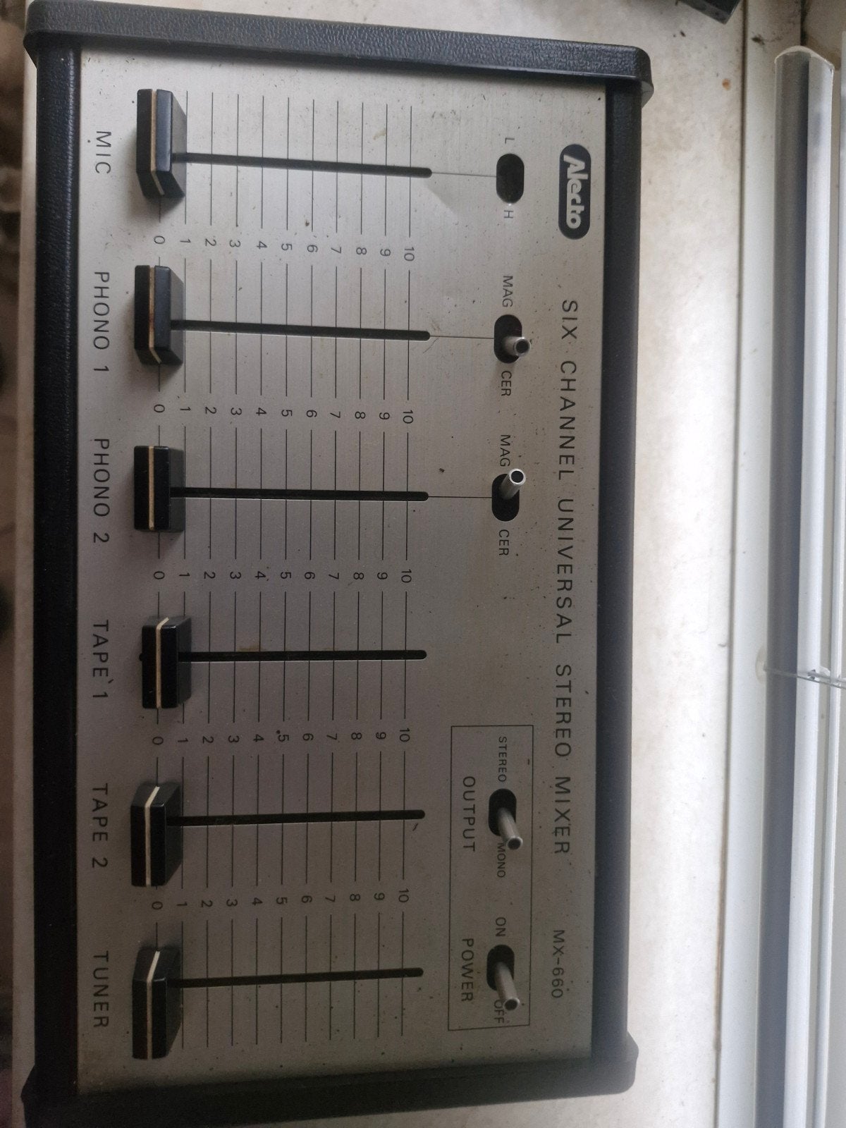 Alecto MX-660 Zes Kanaals Universele Stereo Mixer, Ophalen of Verzenden, Gebruikt, 5 tot 10 kanalen, Microfooningang