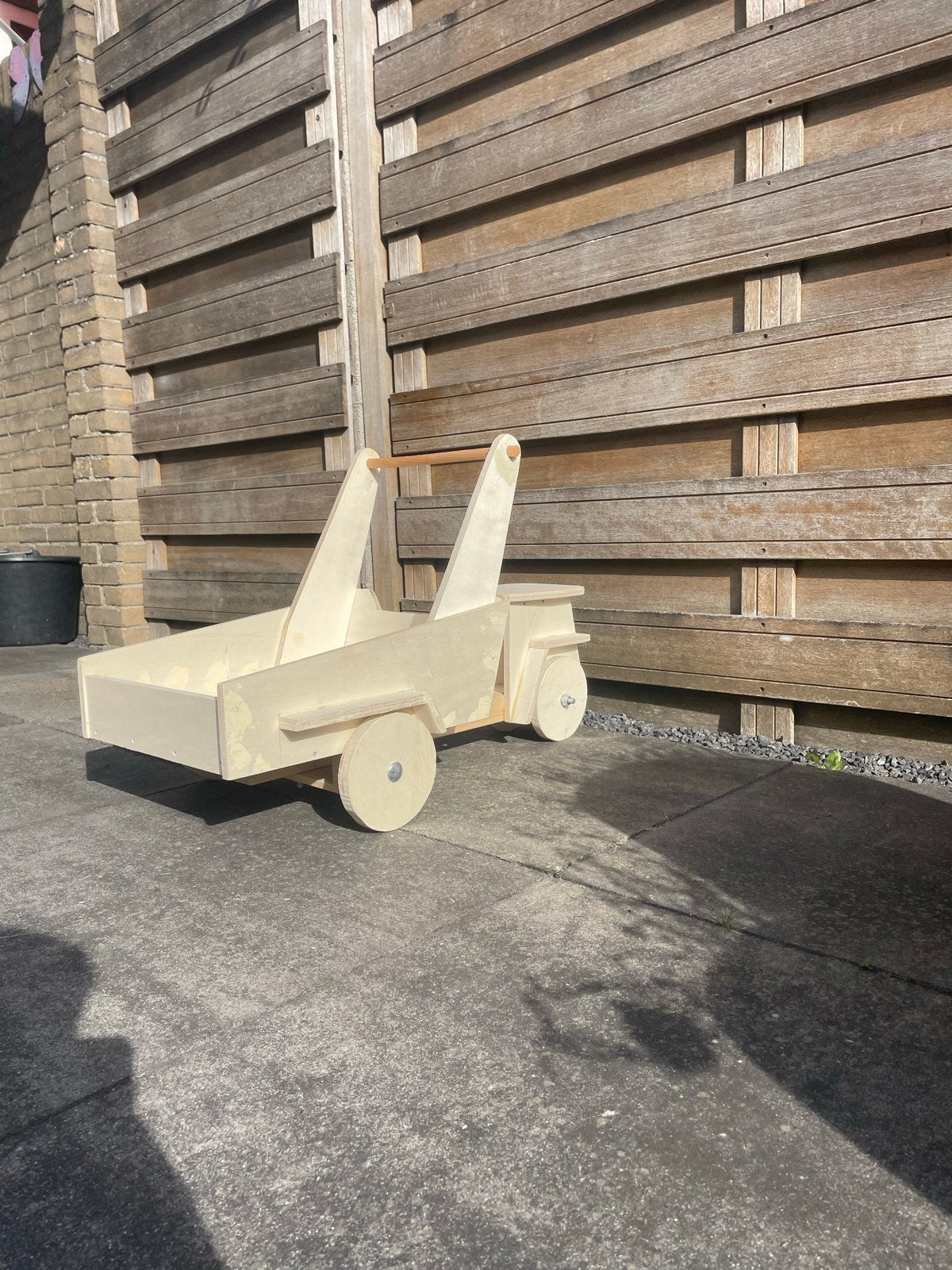 Handgemaakte houten bakfiets voor kinderen