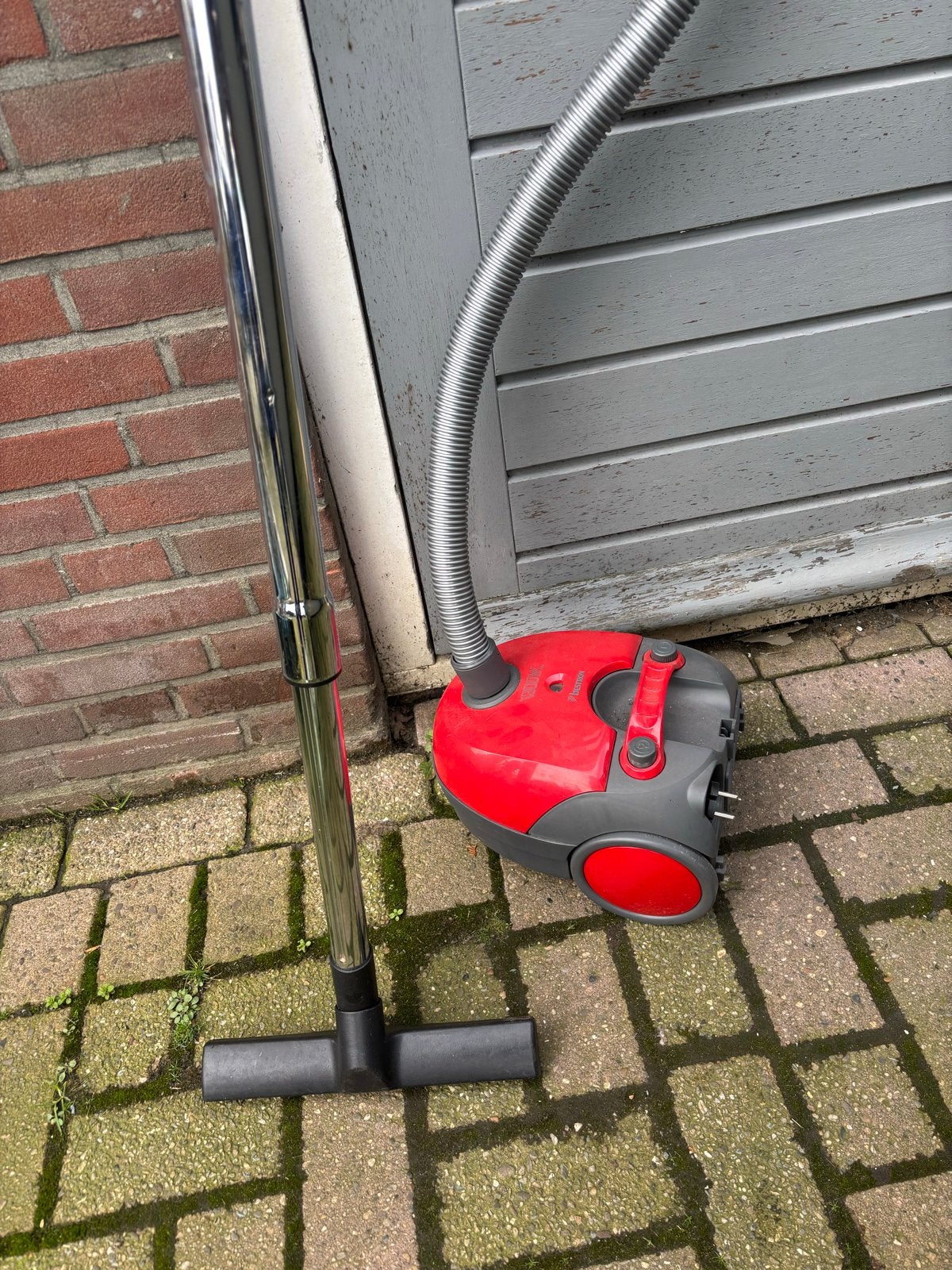 Bestron stofzuiger 1300W rood - Krachtig en compact, Witgoed en Apparatuur, Overige merken, Gebruikt, Sledestofzuiger, 1200 tot 1600 watt