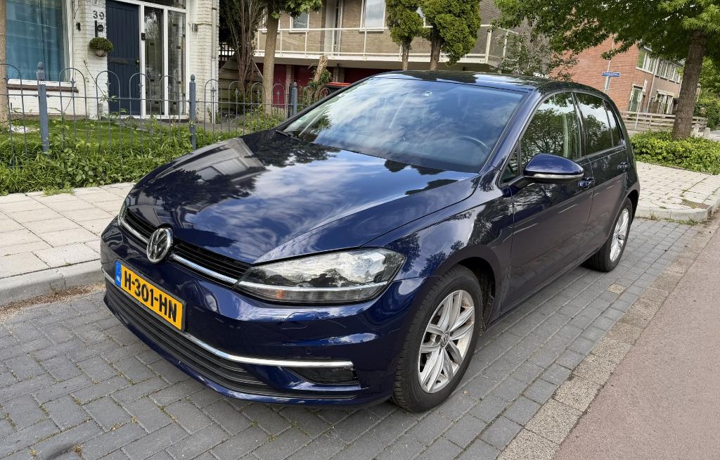 Volkswagen Golf 1.0 TSI 110pk 7-DSG 5D 2017 Blauw, Bluetooth, Stof, Zwart, Blauw