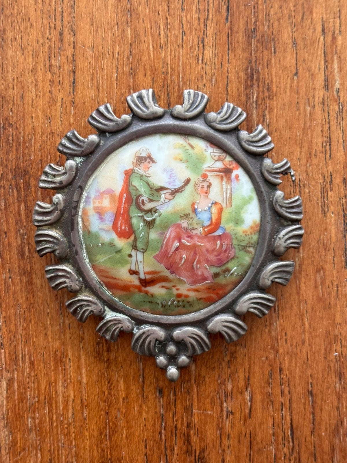 Limoges porseleinen broche 1930-1950, Sieraden, Tassen en Uiterlijk, Overige materialen, 4 tot 7 cm, Gebruikt, Ophalen of Verzenden