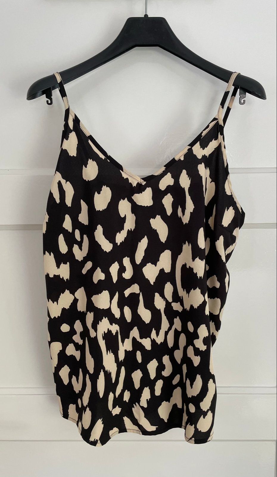 NIEUW Top met verstelbare spaghetti bandjes - Maat XL, Zwart, Maat 46/48 (XL) of groter, Nieuw, Ophalen of Verzenden