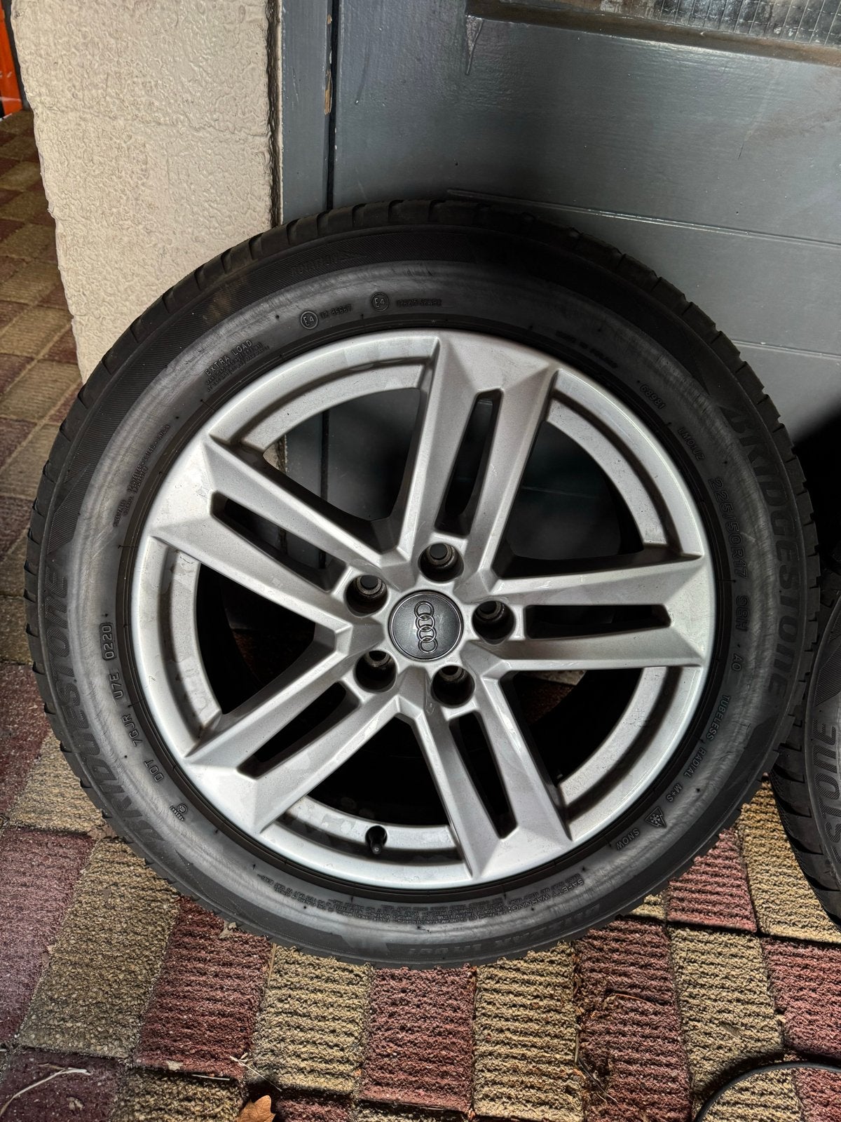 Originele 17 inch Audi A4 / A5 Winterset 225/50 R17, Auto-onderdelen, Ophalen, Gebruikt, Banden en Velgen, 17 inch