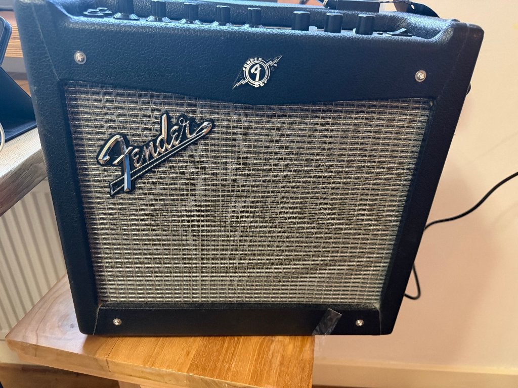 Fender Mustang I V.2 gitaarversterker, Muziek en Instrumenten, Ophalen of Verzenden, Zo goed als nieuw, Gitaar, Minder dan 50 watt