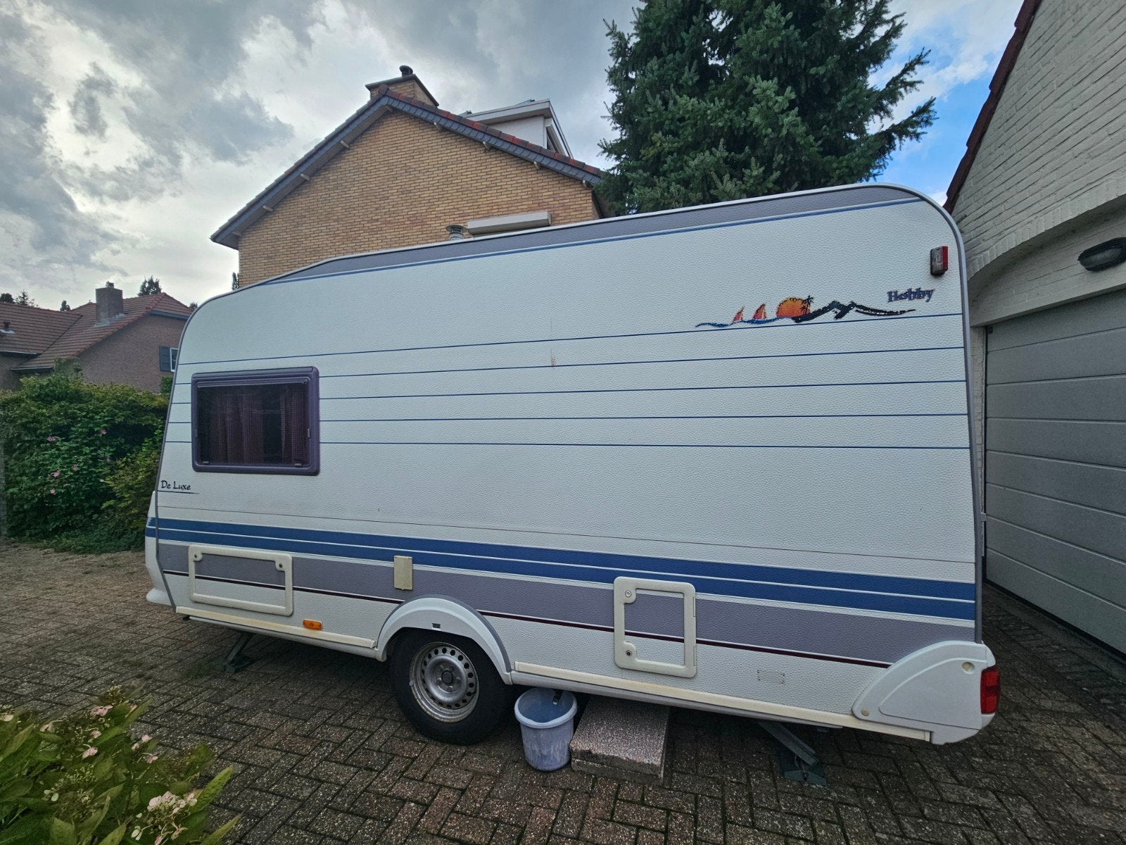 Hobby De Luxe Caravan uit 1997 - vast bed en stapelbed, Hobby, Kleine zit, Dwarsbed, Particulier