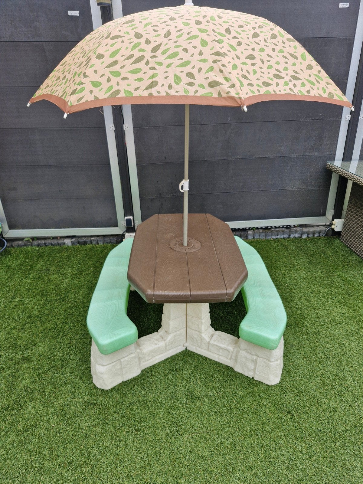 Step2 Kinder Picknicktafel met Parasol, Kinderen en Baby's, Ophalen, Gebruikt