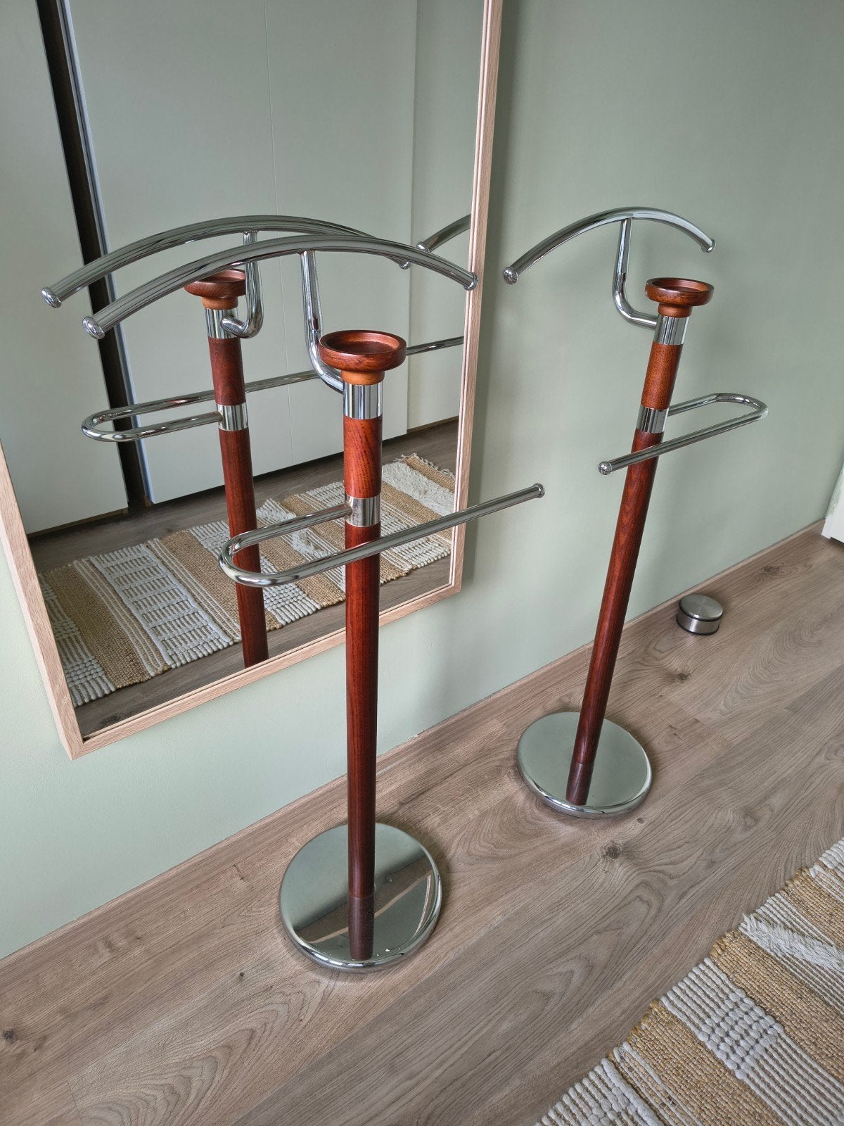 Set van 2 Dressboys - Chroom & Mahonie Look, Ophalen, 100 tot 150 cm, Zo goed als nieuw, Metaal
