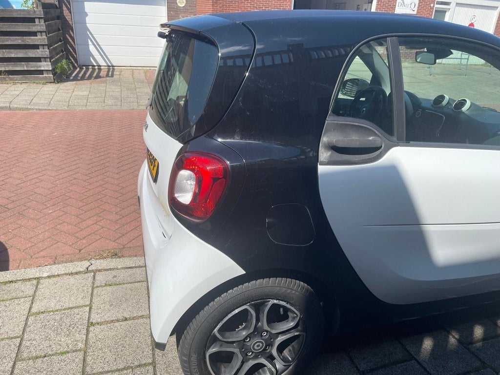 Smart ForTwo 1.0 52KW Coupe MHD AUT 2015 Wit, Auto's, Smart, Wit, Origineel Nederlands, 70 pk, 2 stoelen