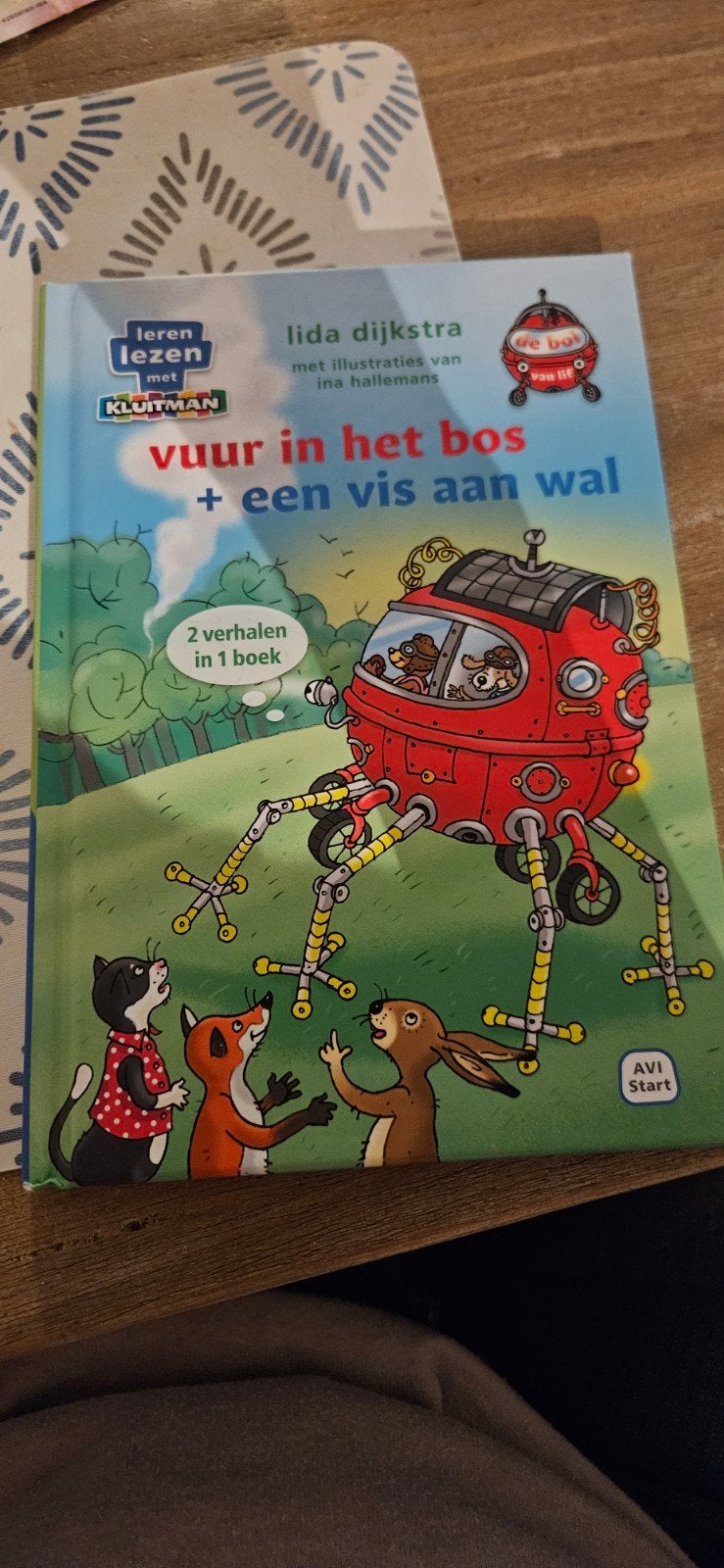 Leren lezen met Kluitman: Vuur in het bos + Een vis aan wal, Ophalen of Verzenden, Zo goed als nieuw, Lida Dijkstra, Fictie algemeen