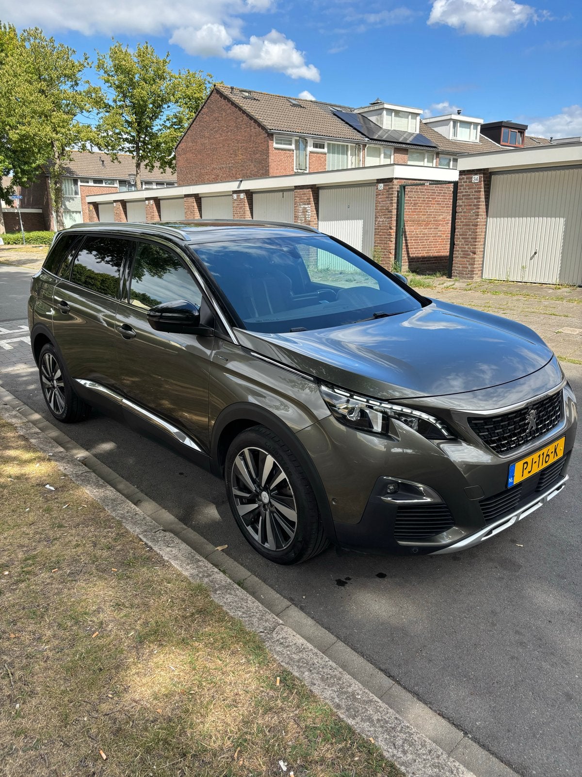 Peugeot 5008 GT Line | 7-persoons | Nieuwe APK | Trekhaak, Voorwielaandrijving, Zwart, 1199 cc, 1290 kg