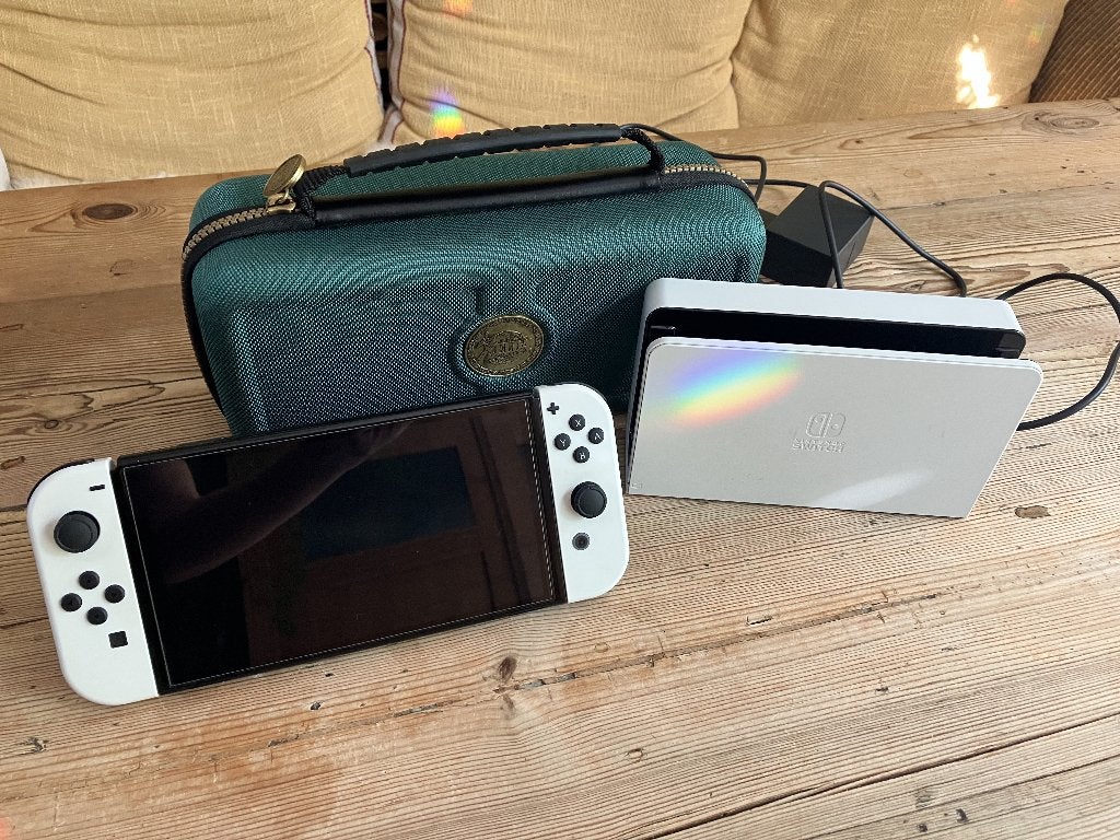 Nintendo Switch Oled wit, Ophalen of Verzenden, Zo goed als nieuw, Met 2 controllers, Switch OLED