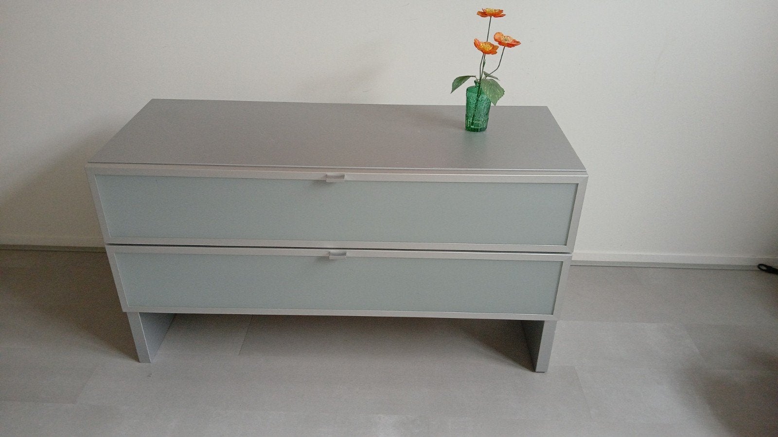 Dressoir / TV-kast met matglazen deuren - 110x60x46 cm, Ophalen, Gebruikt, 100 tot 150 cm, Minder dan 100 cm