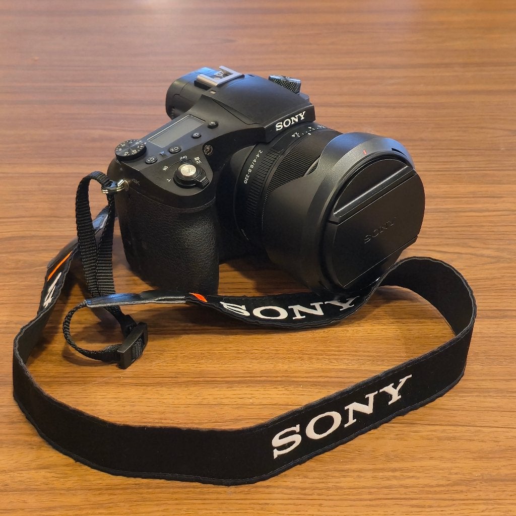 Sony DSC-RX10 IV, Audio, Tv en Foto, Fotocamera's Digitaal, Ophalen of Verzenden, Zo goed als nieuw, Lensdop, Sony