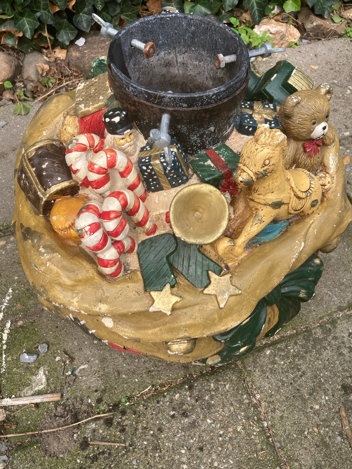 Kerstboomvoet, Diversen, Ophalen