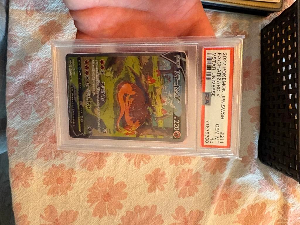 Charizard vstar universe psa 10, Ophalen of Verzenden, Zo goed als nieuw, Meerdere kaarten, Foil