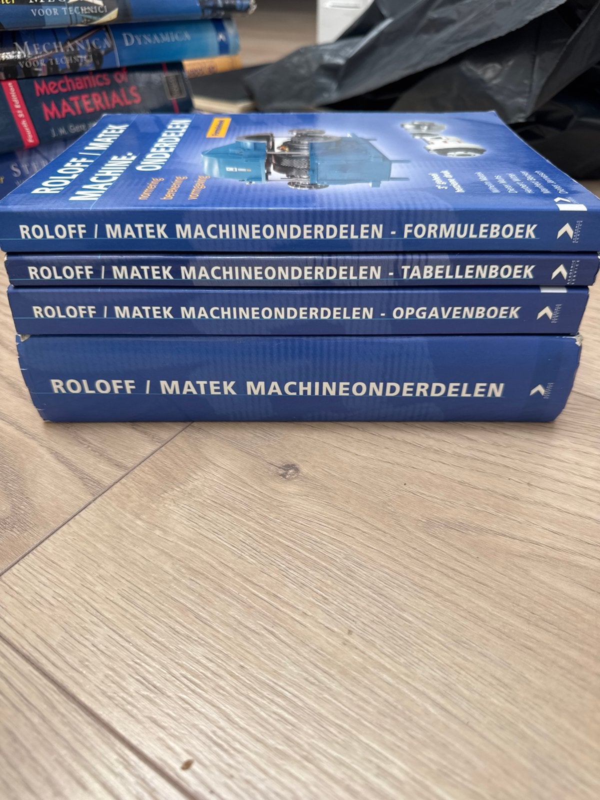 Roloff/Matek Machineonderdelen Boeken Set (4 delen) 3e druk, Boeken, Ophalen, Zo goed als nieuw, Werktuigbouwkunde