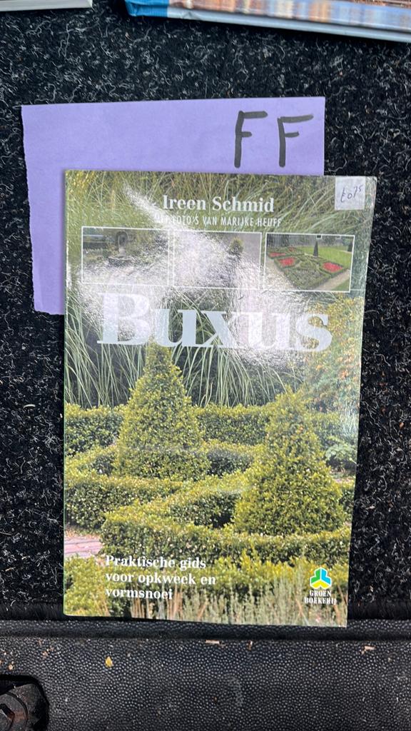 Buxus: Praktische gids voor opkweek en formsnoei, Ophalen of Verzenden, Zo goed als nieuw, Tuinieren en Tuinplanten