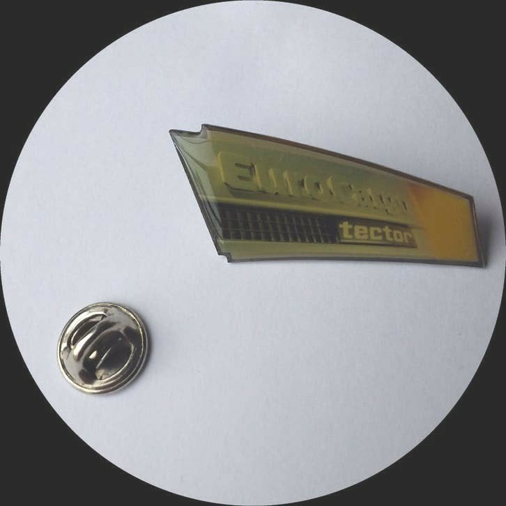 IVECO EUROTECH pin, Ophalen of Verzenden, Zo goed als nieuw, Transport, Speldje of Pin