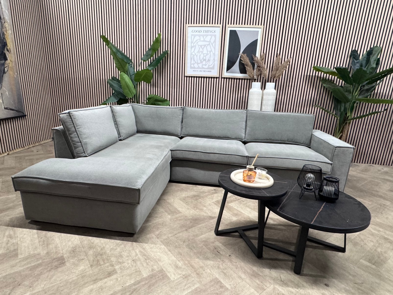 ZGAN | WOOOD Thomas Hoekbank - Grijs - 285 x 195, 250 tot 300 cm, Woood ribstof hoekbank bank grijs modern tijdloos, -, -