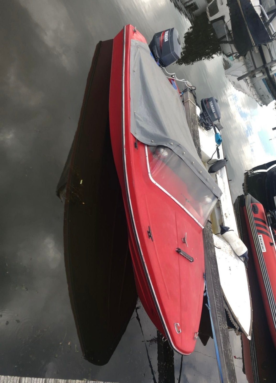 Rode speedboot met buitenboordmotor en trailer, Gebruikt, Ophalen of Verzenden, Buitenboordmotor, Polyester