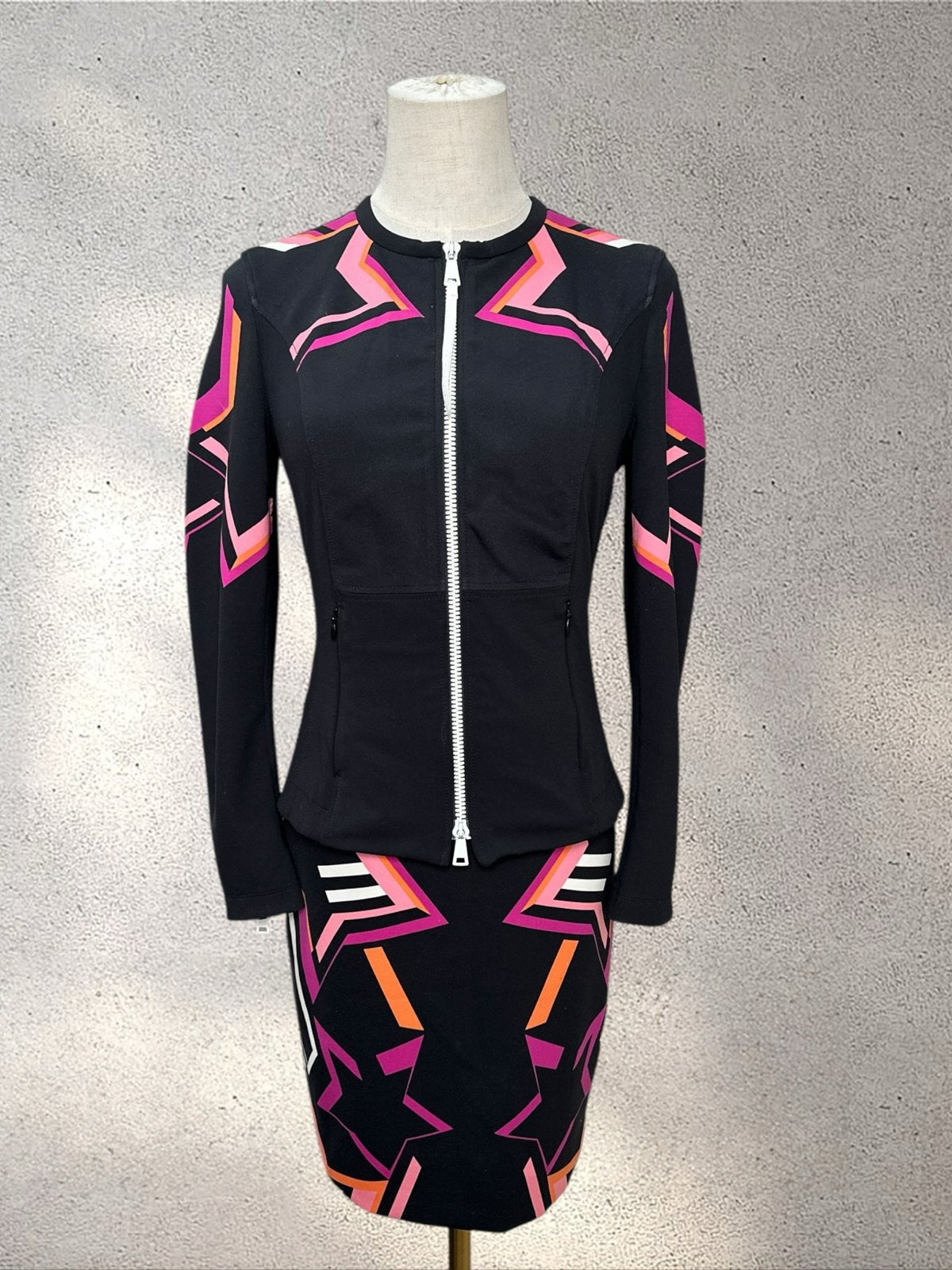 Marc Cain Sport Tweedelig Set Zwart met Kleurrijke Print, Ophalen of Verzenden, Zo goed als nieuw, Maat 36 (S), Zwart