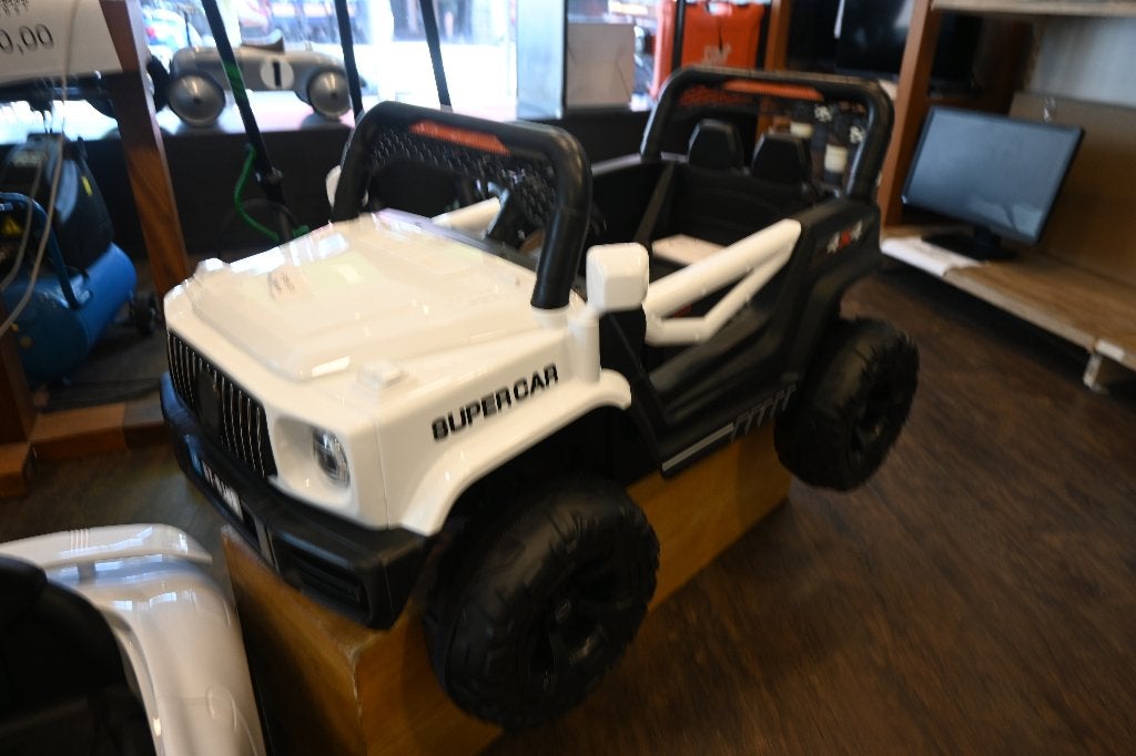 Elektrische kinderauto 'Supercar' - Wit / Nieuw, Info@onbekendfabrikant.nl, Ophalen of Verzenden, Onbekend Fabrikant Speelgoed