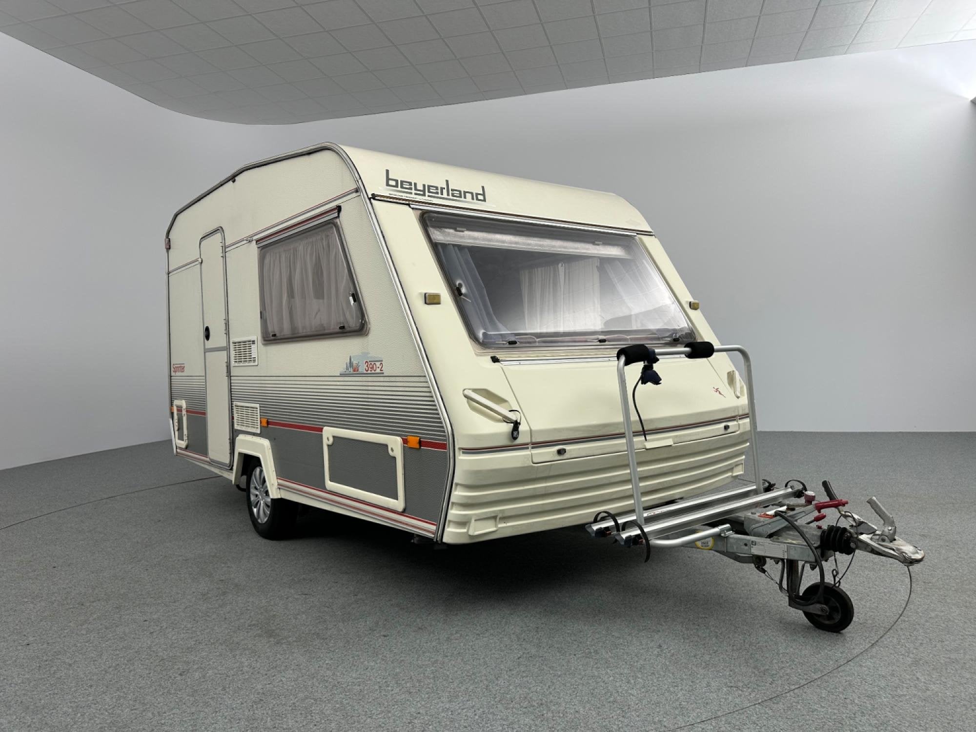 Beyerland Sprinter 390-2 Voortent Fietsendrager 2 persoons, Caravans en Kamperen, Caravans, Rondzit, Tot en met 2, Bedrijf, Koelkast