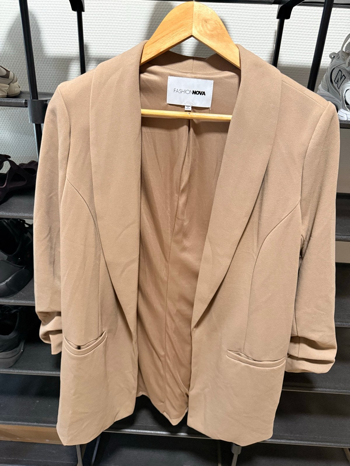 Fashion Nova Blazer - Stijlvol en Veelzijdig, Maat 38/40 (M), Beige, Ophalen of Verzenden, Zo goed als nieuw