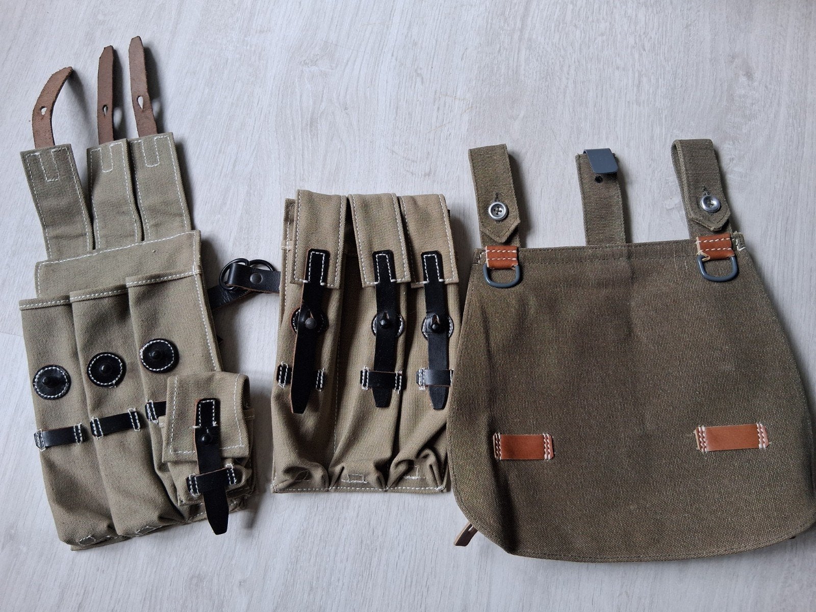 lotje Duits repro, MP40 tassen + broodzak, Verzamelen, Militaria | Tweede Wereldoorlog, Ophalen of Verzenden, Duitsland