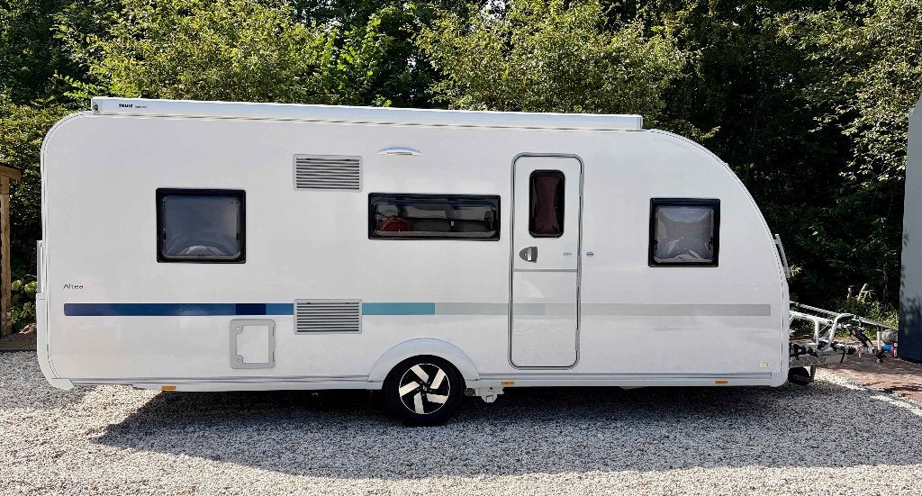 Complete Adria Altea 552PK (Lfl, Vt, Mov, Airco) en stalling, Caravans en Kamperen, Caravans, Dwarsbed, 7 tot 8 meter, Particulier