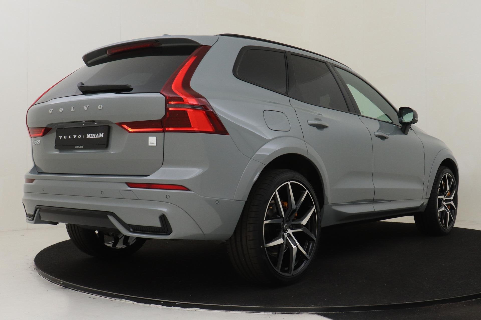 Volvo XC60 II T8 PLUG-IN HYBRID AWD POLESTAR ENGINEERED *FUL, Auto's, Volvo, Automaat, 12 maanden, Euro 6, 4 cilinders