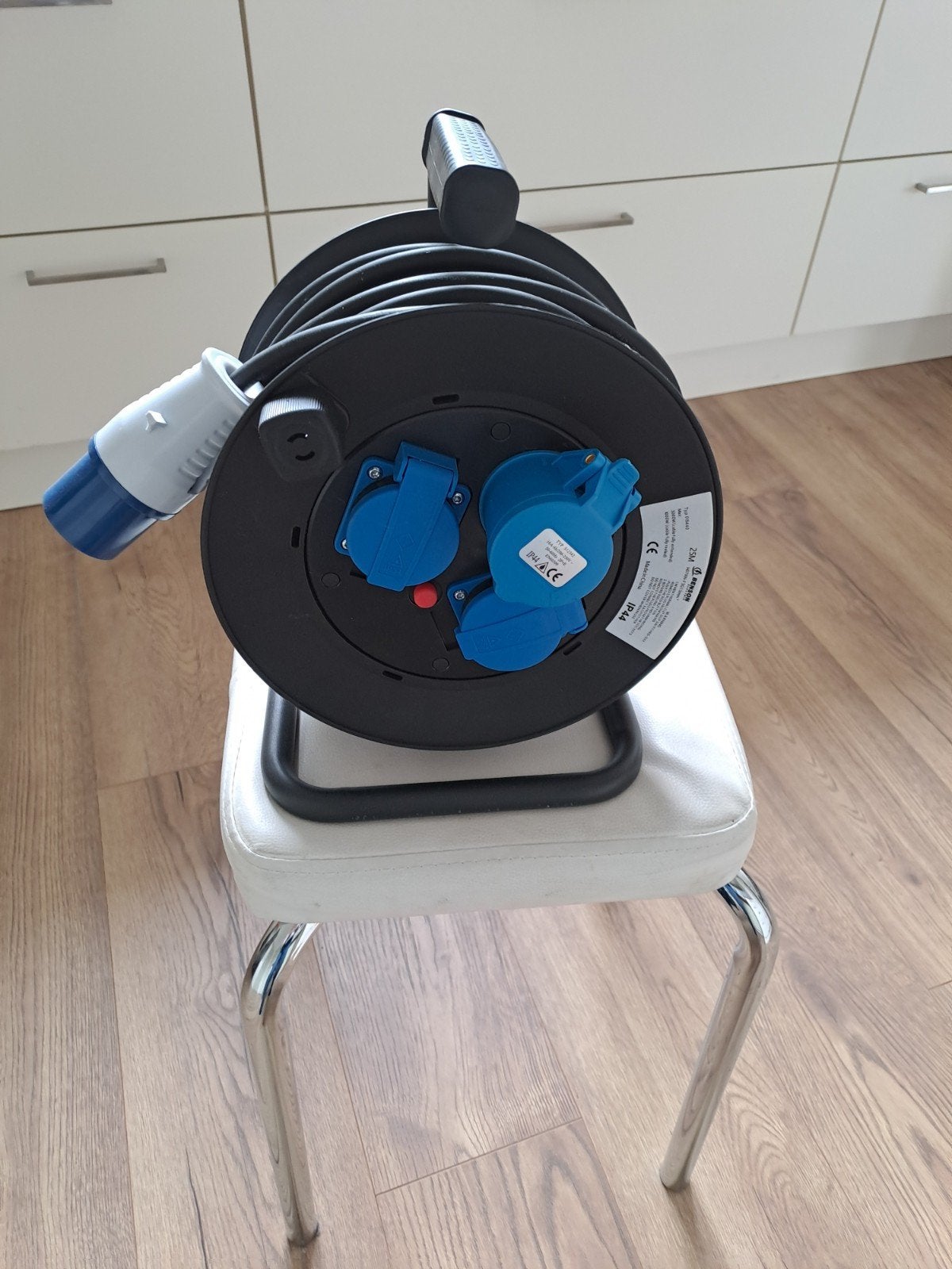 KABELHASPEL MET 25 METER SNOER, Ophalen, Zo goed als nieuw, Apparatuur