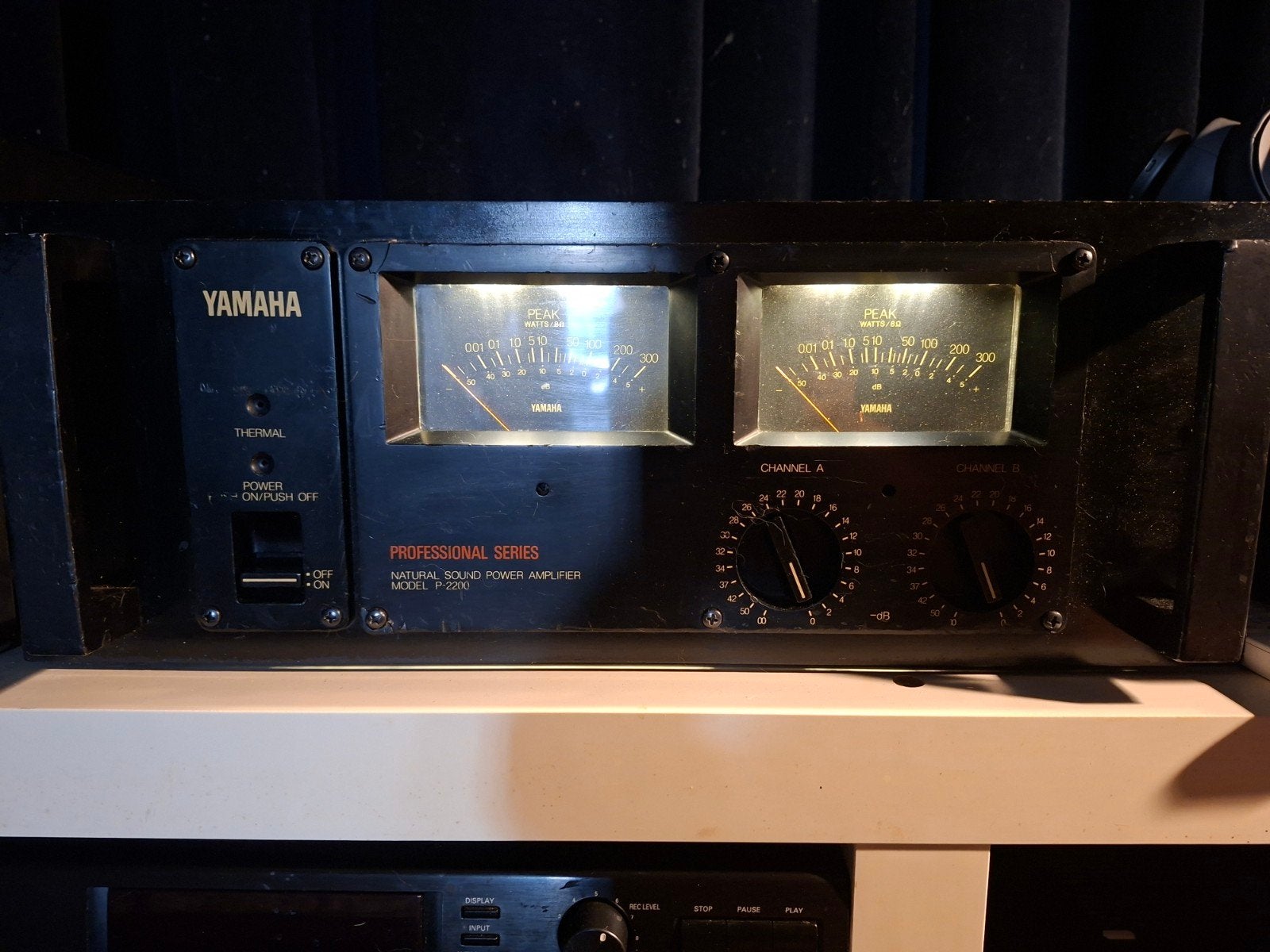 Yamaha P2200 Professionele Eindversterker, Gebruikt, Yamaha, Ophalen of Verzenden, 120 watt of meer