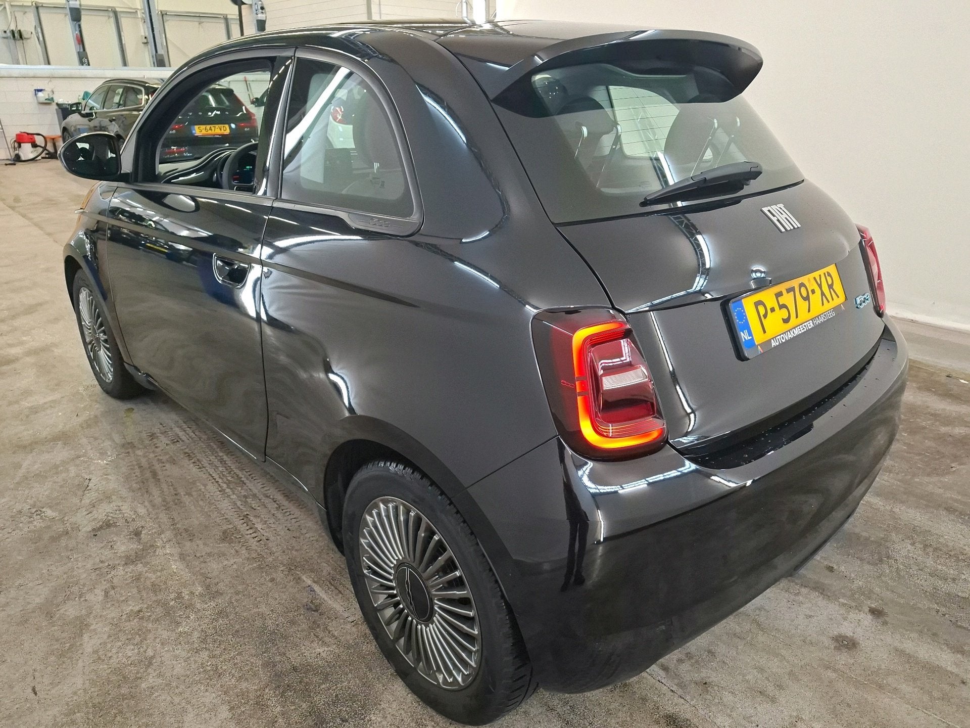 Fiat 500 42 kWh pk Icon | SOH 94% | CarPlay / Android | Navi, Stof, 4 stoelen, 24 maanden, Zwart