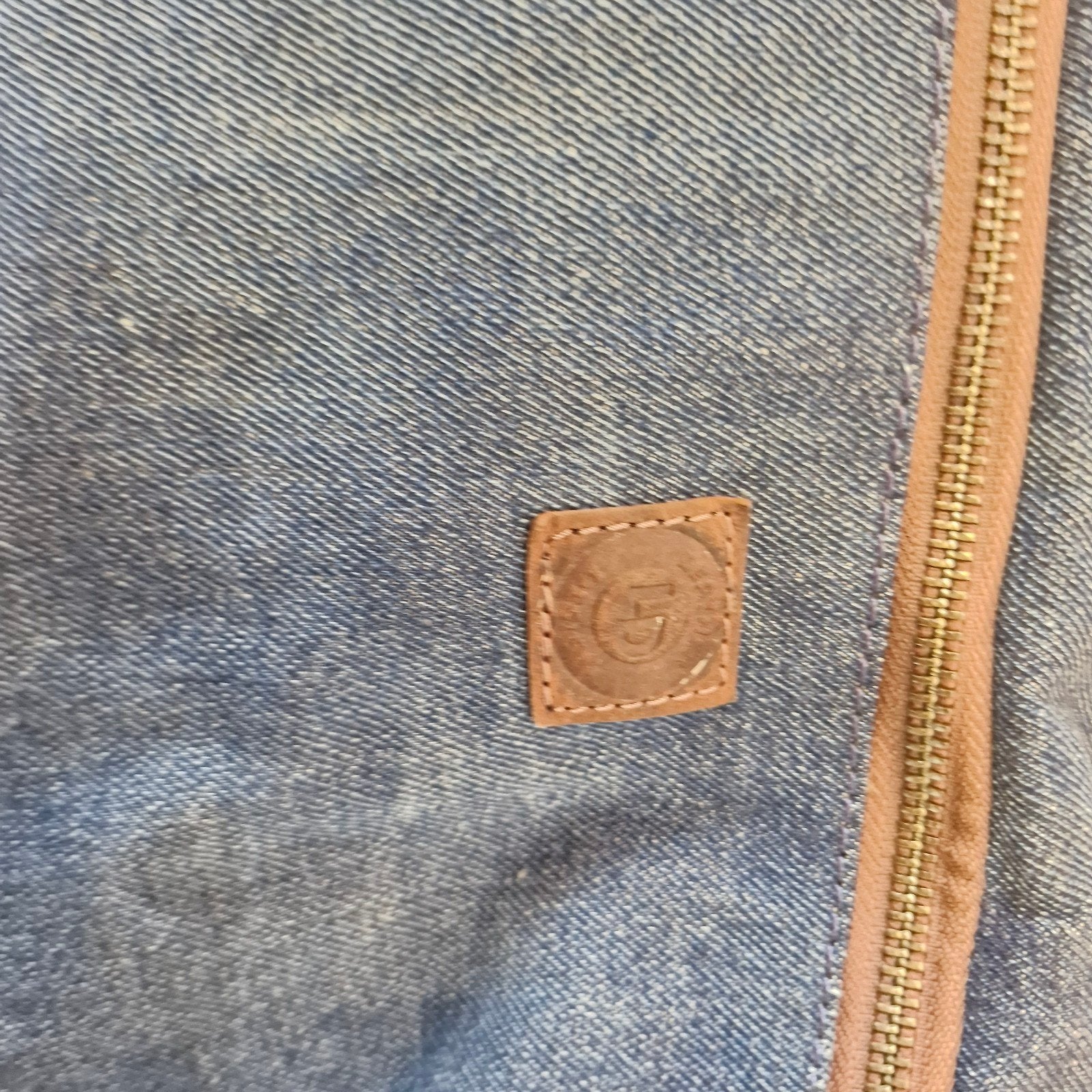 Stijlvolle denim sling bag met leren details, Overige merken, 40 cm of meer, Gebruikt, Ophalen of Verzenden
