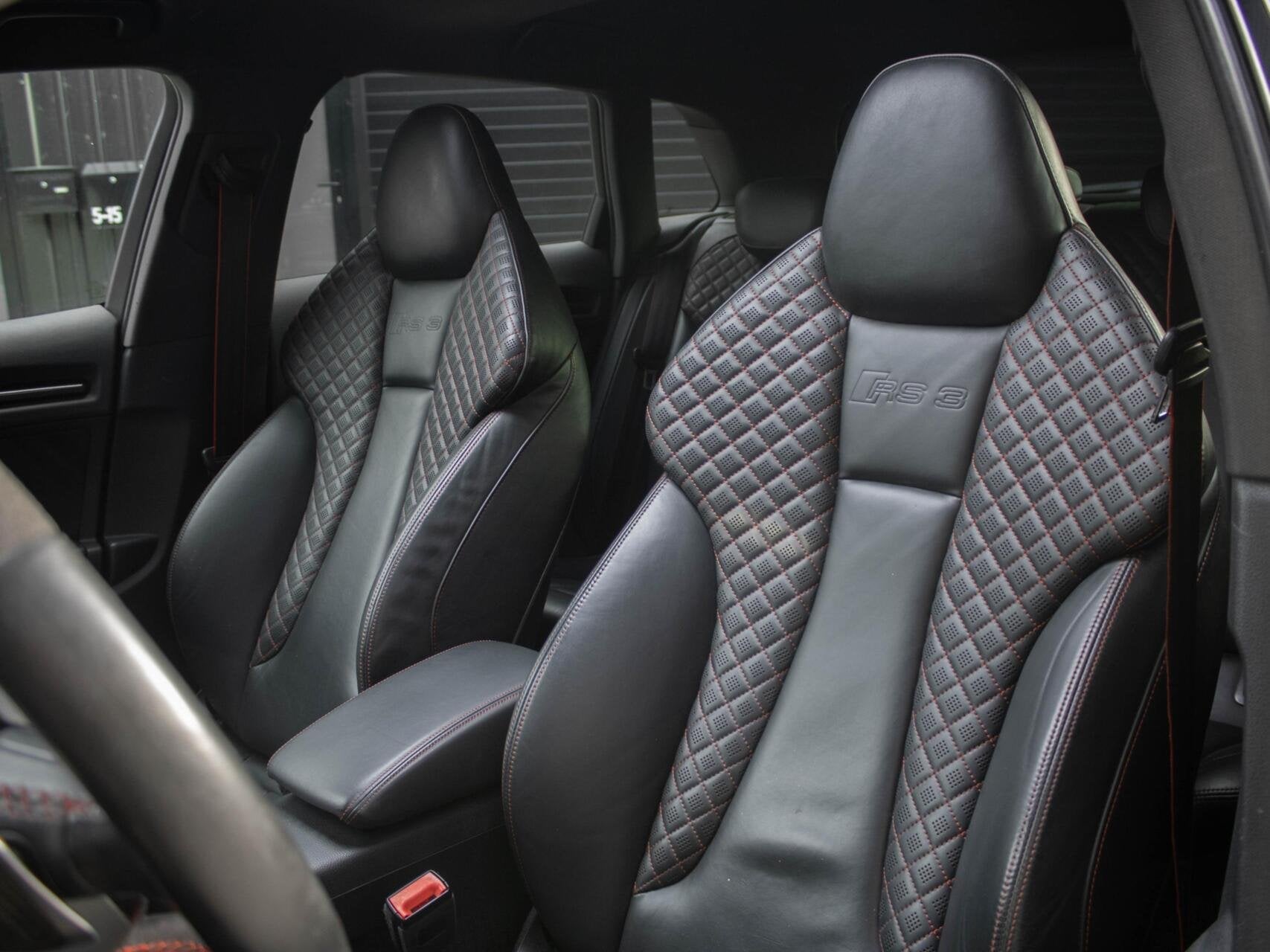 Audi RS3 2.5 TFSI Quattro | PANO | LED | SCHAALSTOELEN | B&O, Auto's, Audi, Automaat, Gebruikt, Euro 6, RS3