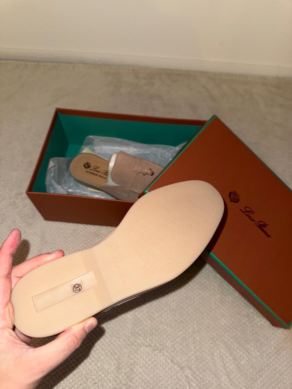 Loro Piana Charms SummerWalk Muiltjes Beige&Grey 36,37,38,39, Kleding | Dames, Schoenen, Ophalen of Verzenden, Zo goed als nieuw