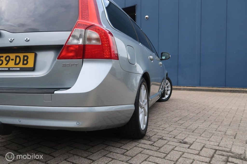Volvo V70 2.5T Summum, 1574 kg, 2521 cc, Grijs, 93 €/maand