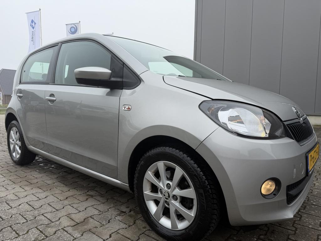 Skoda Citigo 1.0 5 Deurs Navigatie Airco Apk feb 2027, Voorwielaandrijving, Gebruikt, Euro 6, 4 stoelen