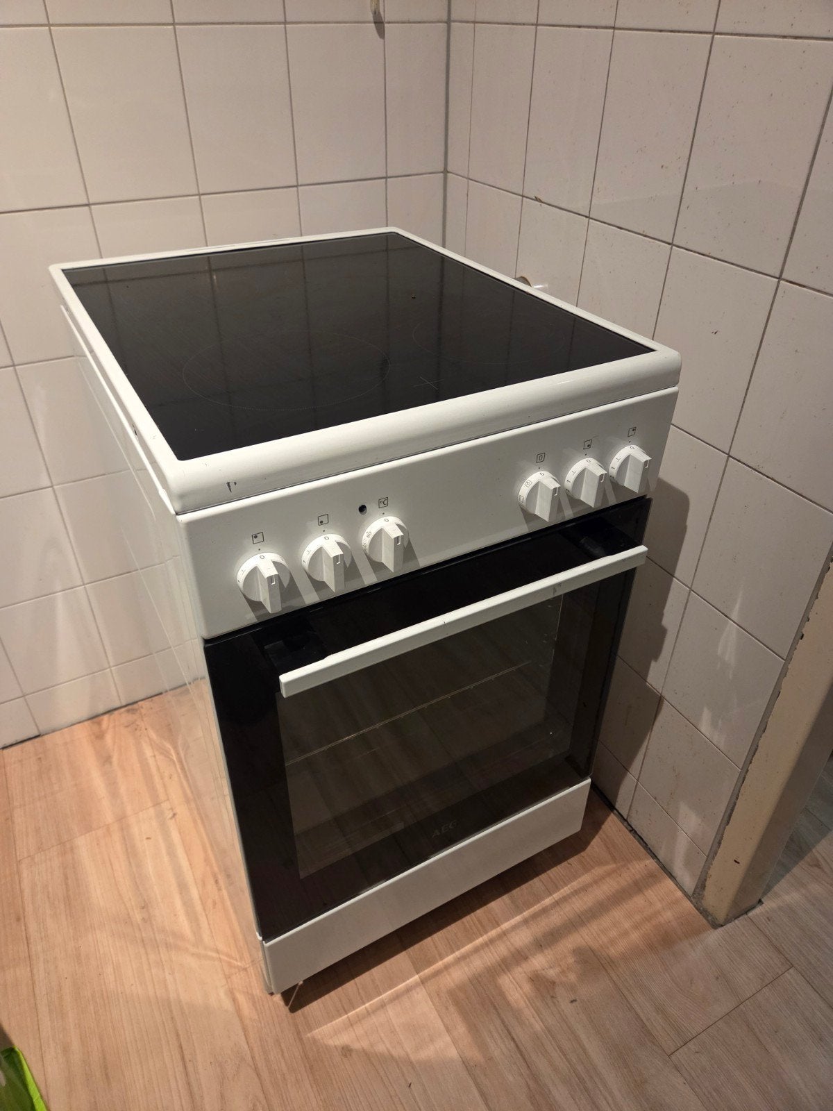AEG Vrijstaand fornuis Electrisch Keramisch Wit, Witgoed en Apparatuur, Ophalen, Keramisch, Nieuw, 4 kookzones